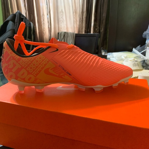 Nike cleats - Picture 4 of 5